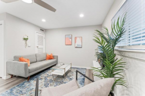 Prime West Downtown Studio and 1BR Suites w Free Parking, Washer, and Dryer